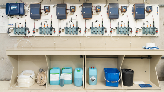 All pools at a glance – swimming pool water treatment with ProMinent ...
